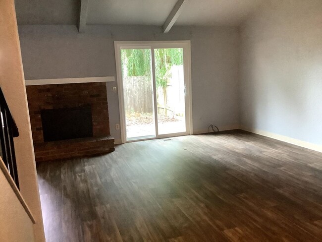 Photo - 2-Bedroom 1 1/2 bathroom townhouse in Springfield