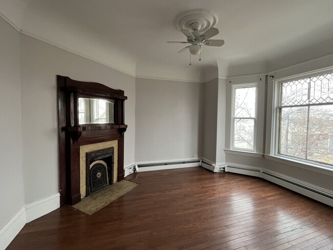 Building Photo - 124 Broad St Unit 124