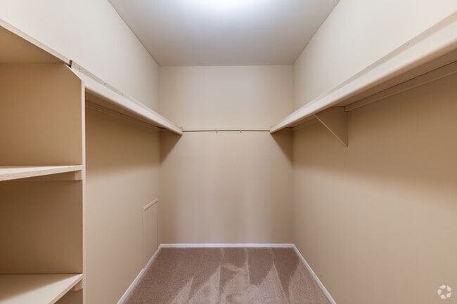 1BR, 1BA - 630SF