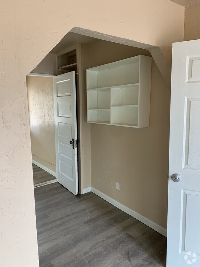 Building Photo - 13 W Palmdale St Unit 1 Rental