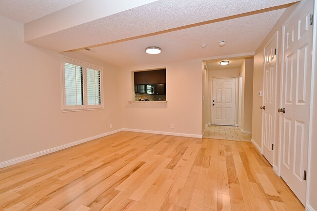 Photo - $3,625 / 3BR - GORGEOUS TOWNHOME IN CENTRAL NEWARK