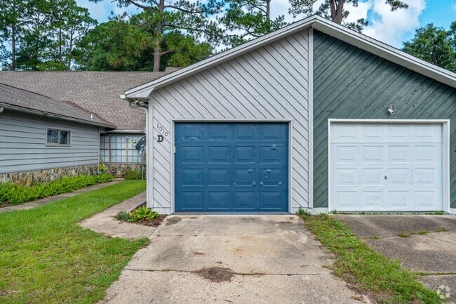 Building Photo - 1010 Pineview Blvd Rental