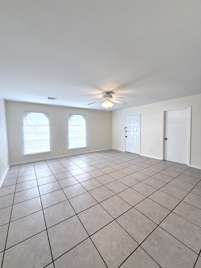 Living Room - 1114 Williams Blvd Unit 1114