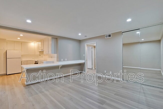 Photo - 1390 Park Ave Unidad #1