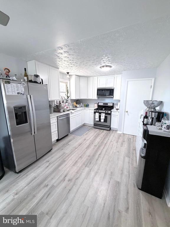 Photo - 7410 Dickenson St