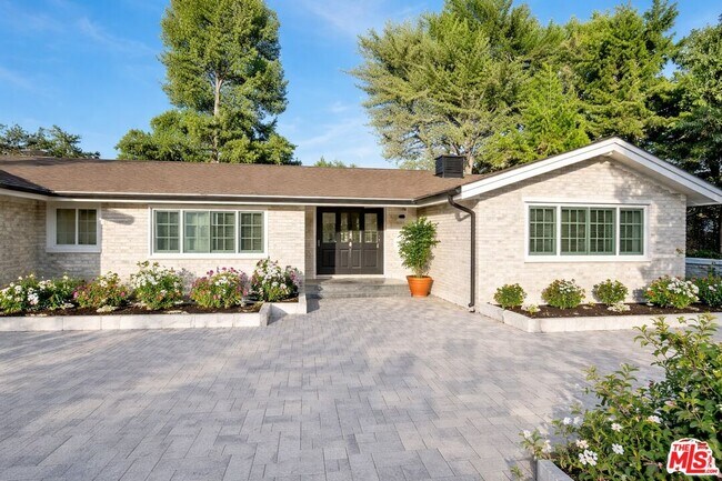 4732 Del Moreno Dr