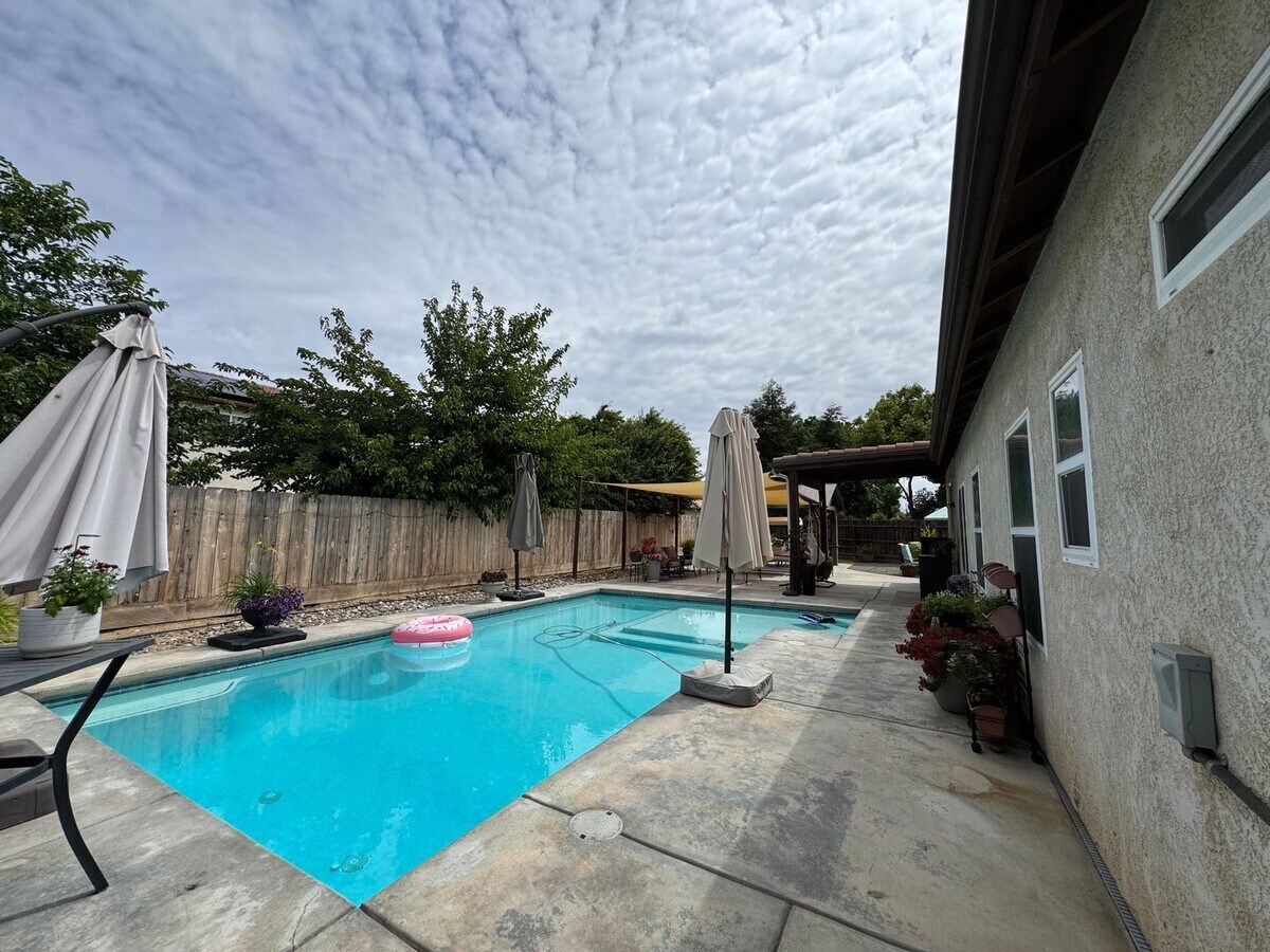 Photo - 3070 N Millard Ave