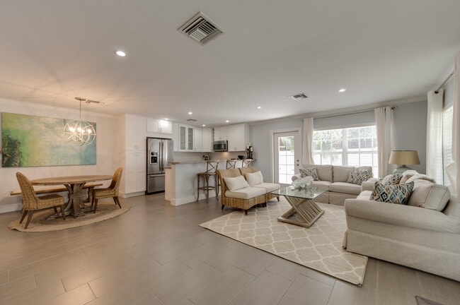Photo - 131 Venetian Dr