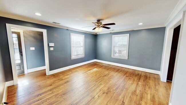 2014 Roslyn Ave