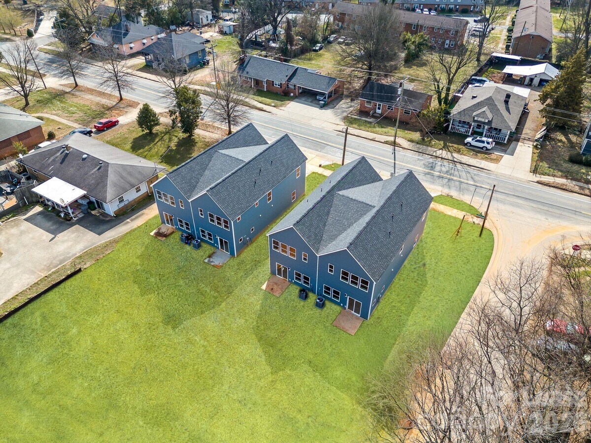 Photo - 337 N Hoskins Rd