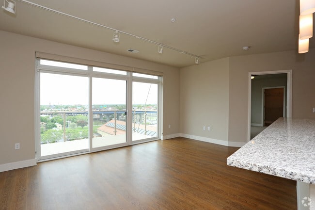1BR, 1BA - J