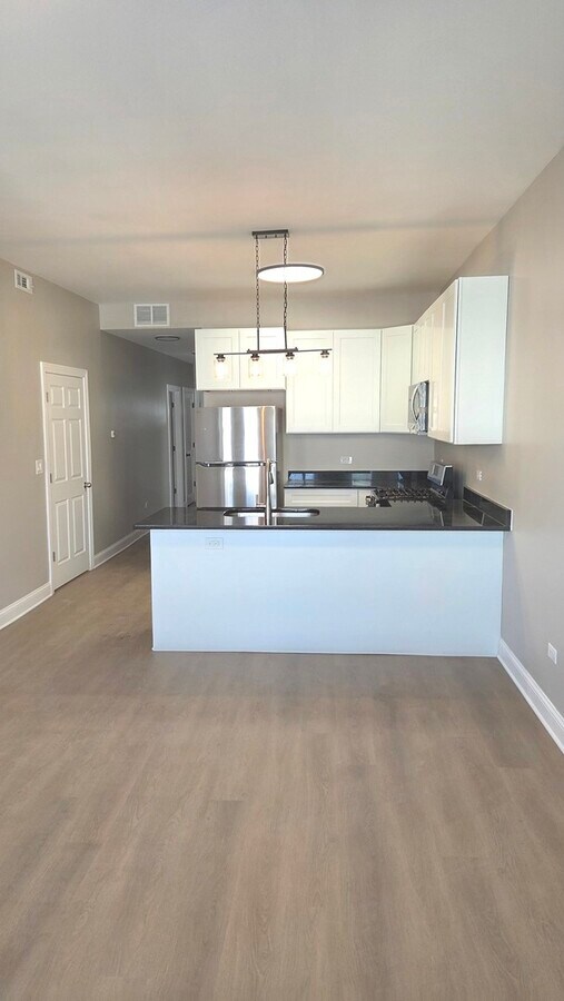 Photo - 3049 N Avers Ave Unidad 2