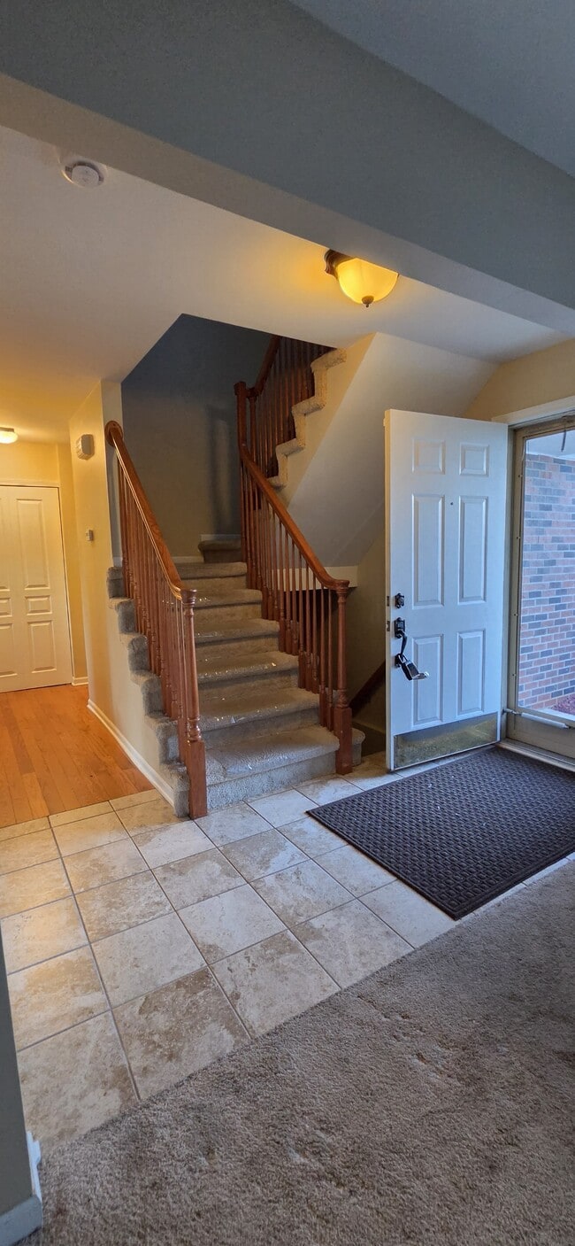 Photo - 380 Huntington Ct