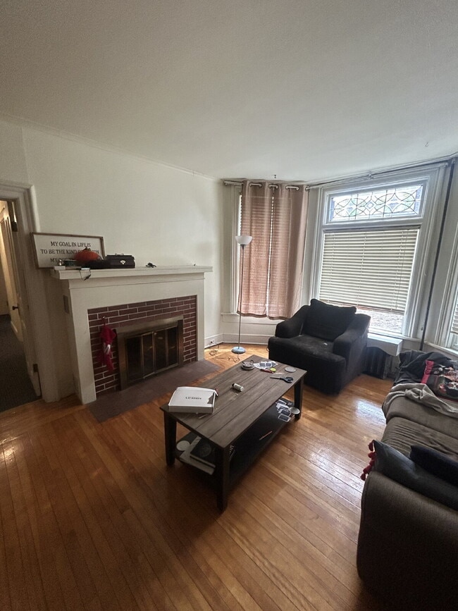 Photo - 3 bedroom 1 bath Apartment Available June 1st!! Massive bedrooms and a 5 minute walk to campus.