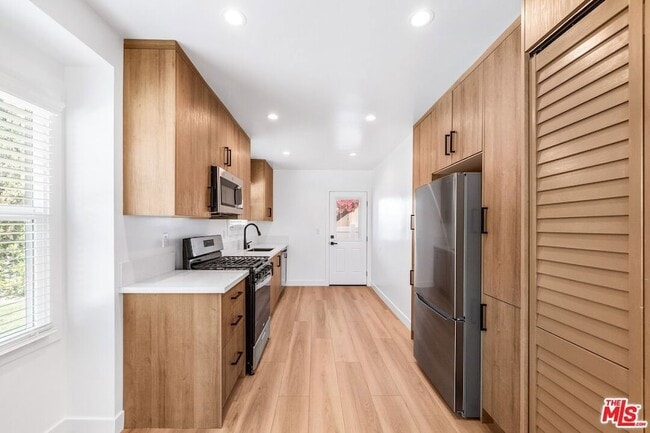 Photo - 1258 Mariposa St