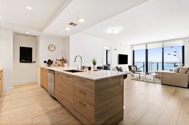 Building Photo - 121 NE 34th St Unit 2807