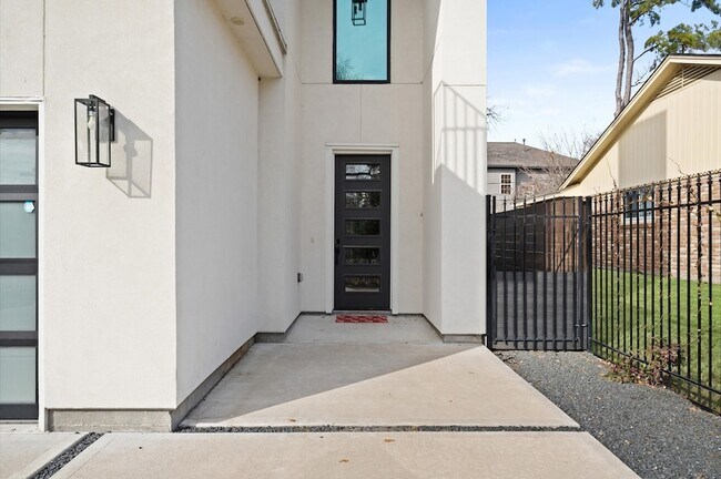 Photo - 1425 Adkins Rd