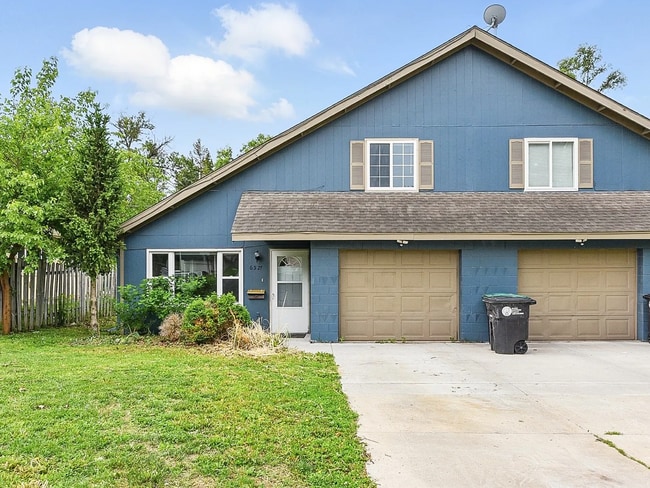 Building Photo - Spacious 3-Bedroom Benson Duplex with Atta... Rental