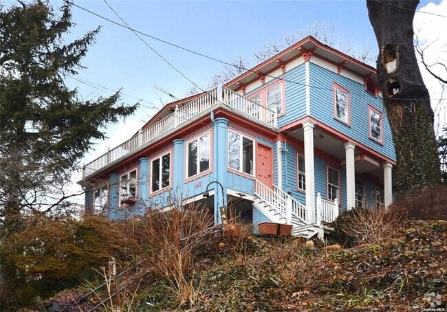 Building Photo - 146 Bayview Ave Unit B Rental