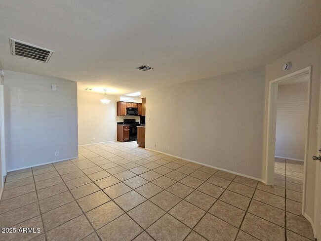 Photo - 312 W Yukon Dr