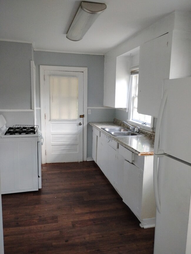 Photo - 1706 Louise St