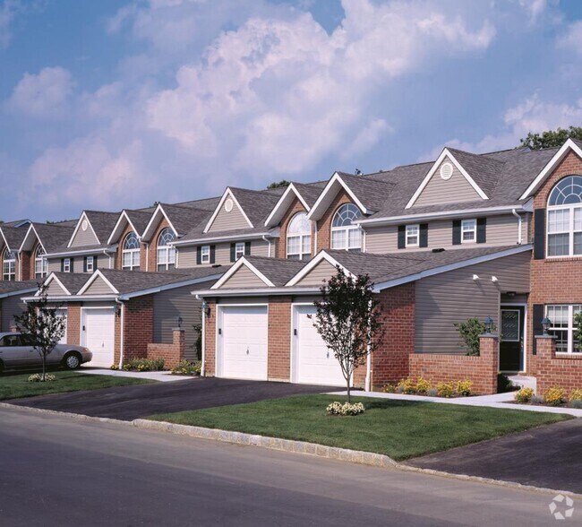 Building Photo - 14 Neal Path Unit 14 Rental