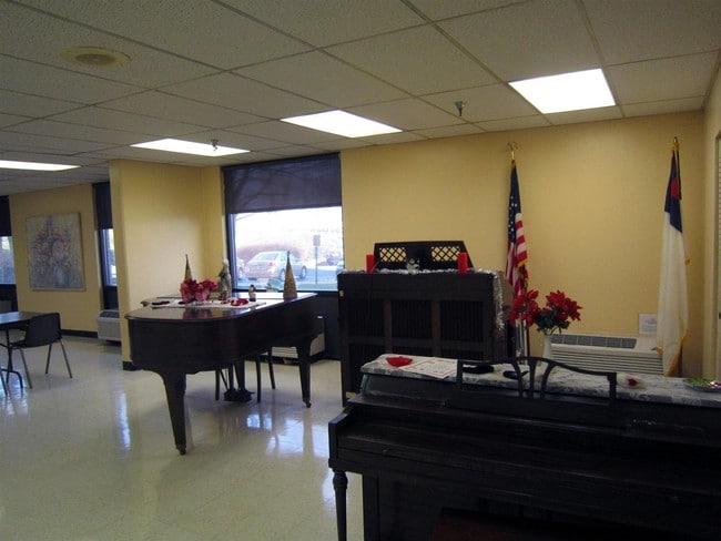 Photo - Eastland Manor