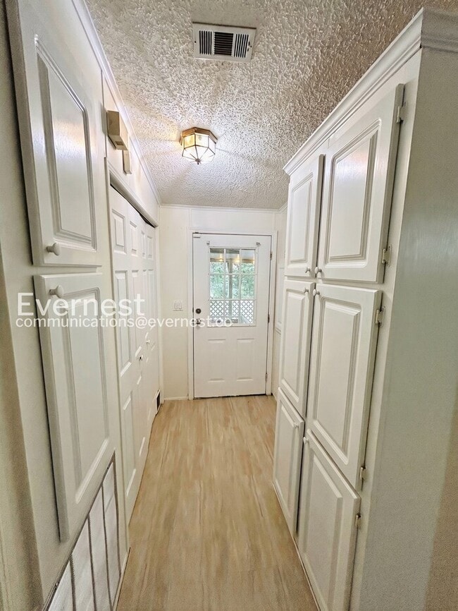 Photo - 16028 Psenka St