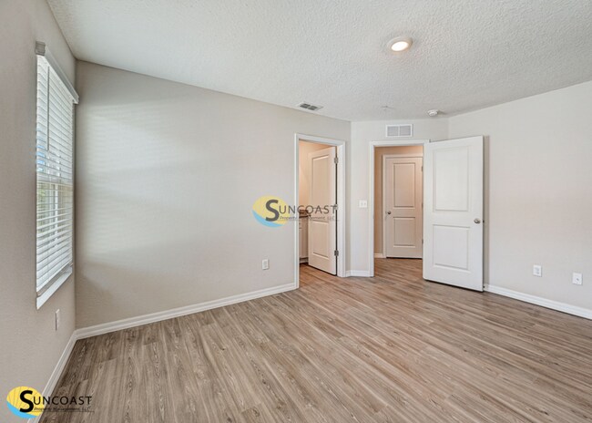 Photo - PICK ME! HOT NEW ADDRESS! Unit 9556202