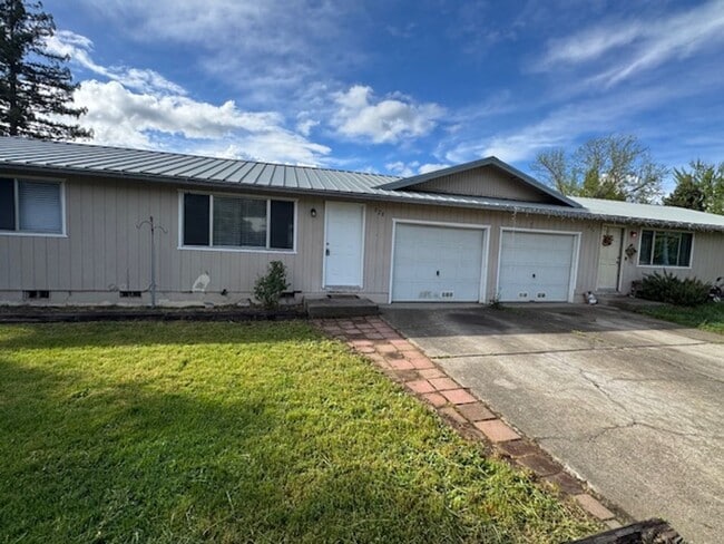 Photo - 826-828 ROYAL Unit 828