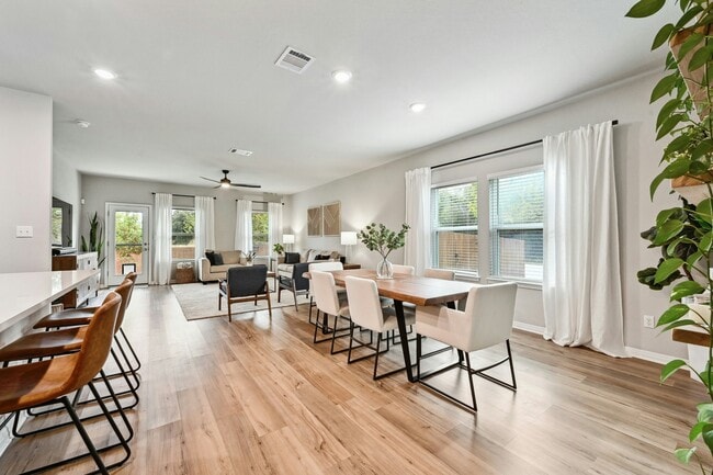 Photo - 911 Bright Gemstone Wy