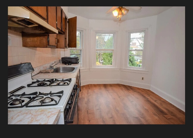 Eat in kitchen - 9 Harrison Ave Unit Second floor