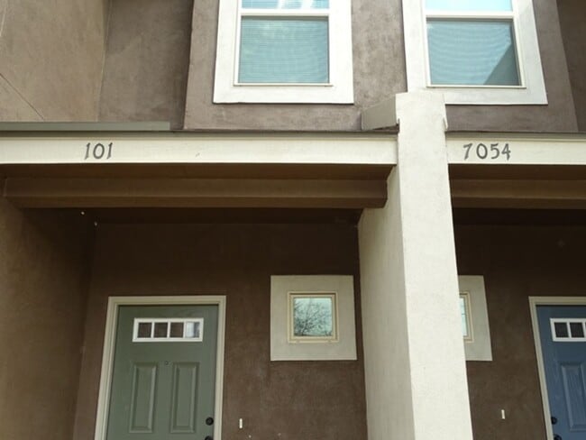 Building Photo - 7054 Lakeview Dr. Rental