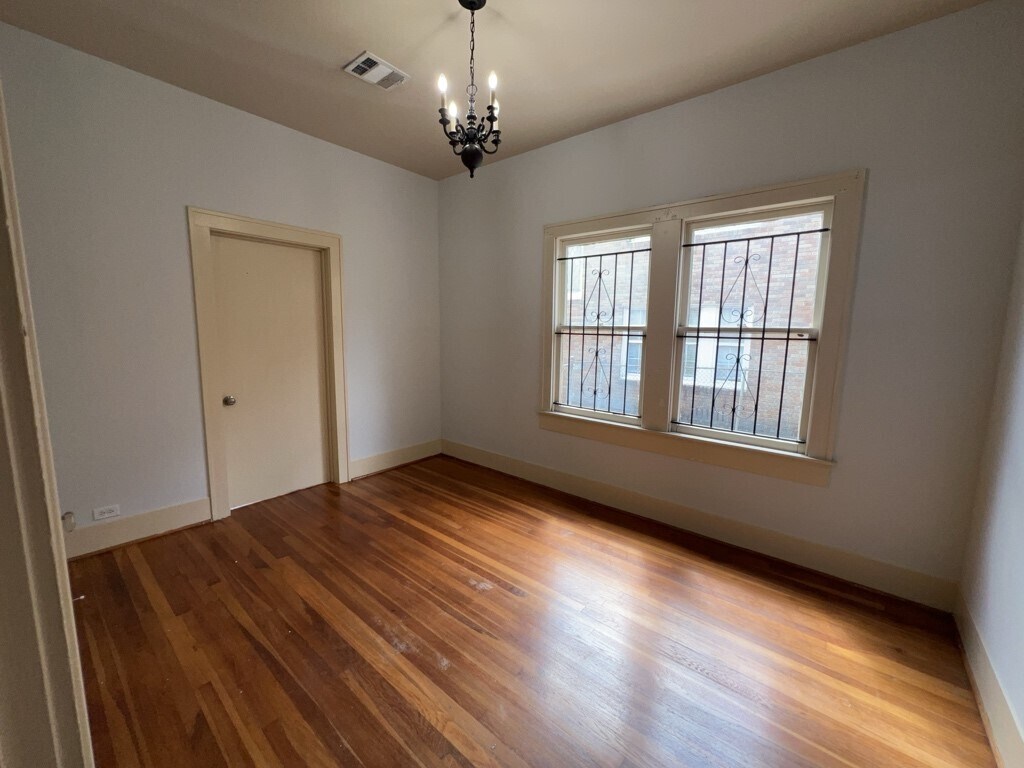 Photo - 4716 Crawford St