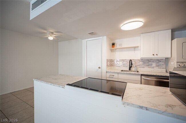 Building Photo - 1428 Lorilyn Ave Unit 3