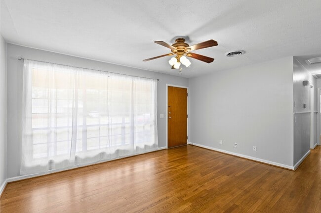 Photo - 1558 Emily Ave