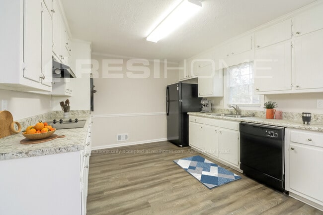 Photo - 1512 Hillside Dr SE