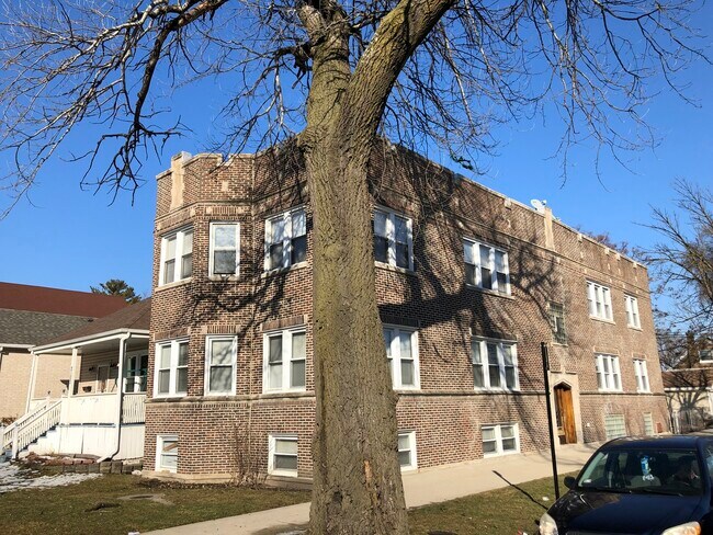 Building Photo - 6452 W Dickens Ave Unit B Rental