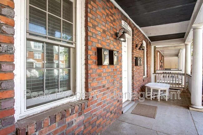 Photo - 2213 W Cary St