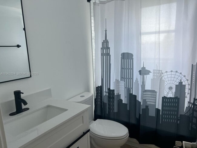 Photo - 8560 N Sherman Cir Unit 408