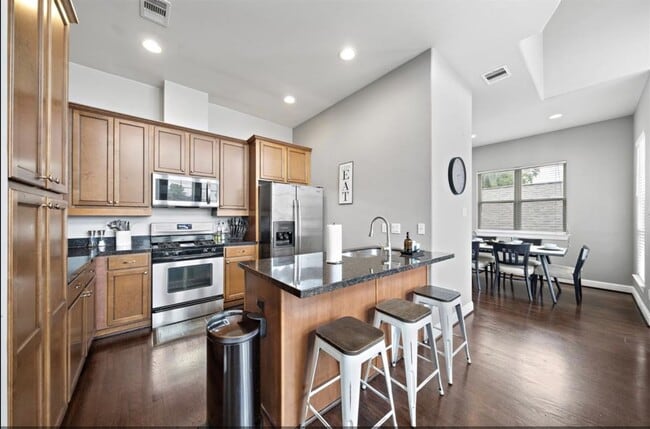 Photo - 2512 Leeland St
