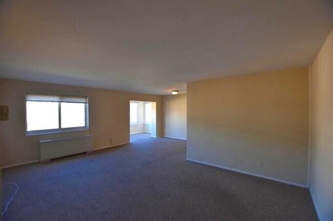 Photo - SUNNY & SPACIOUS 2 BR CONDO IS AVAILABLE IN COLLEGE PARK WALKING DISTANCE TO UMD Unidad 501