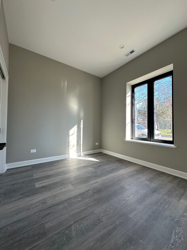 Photo - 5912 N Nashotah Ave