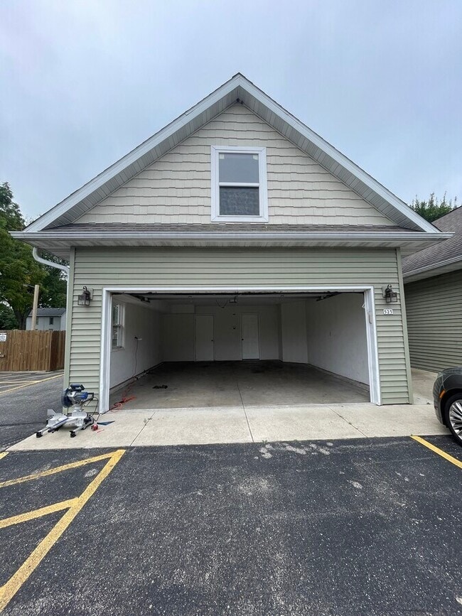 Photo - 527 W Harper St