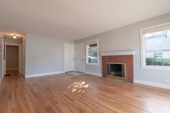 Photo - 6112-6116-6116 SE Center St Unit 6112