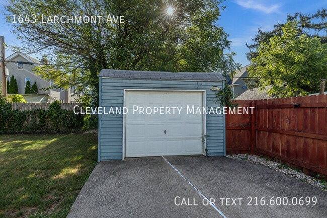 Photo - 1643 Larchmont Ave