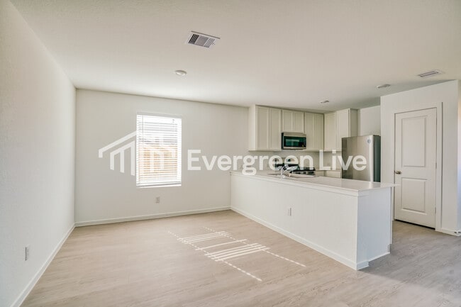 Photo - 732 Magnolia Creek Dr