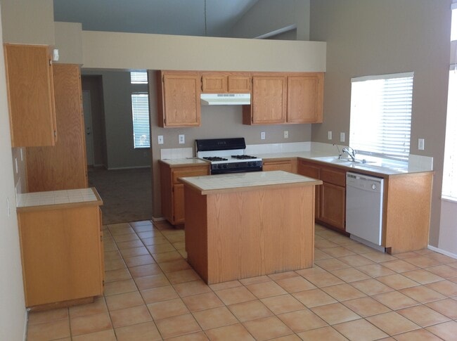 Photo - 3 BEDROOM, 2 BATHROOM CLOSE TO SCHOOLS!