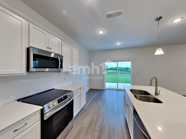 Photo - 201 Gershon Way