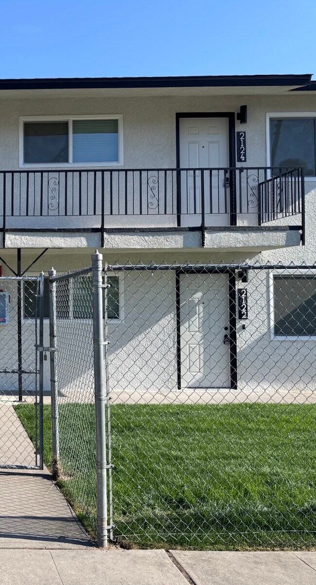 Building Photo - 2124 N Glenn Ave Unit 2124